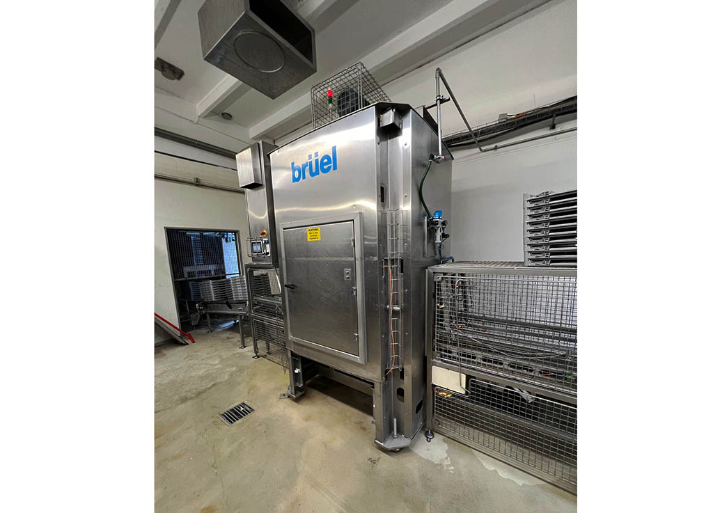 Brüel crate washing line